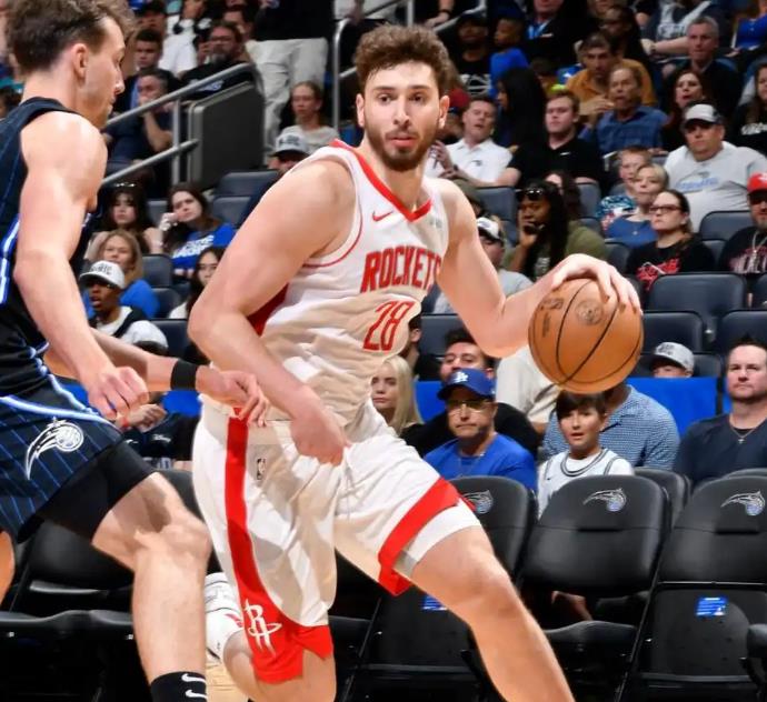 梅西职业生涯获得13座联赛冠军：西甲10冠、法甲2冠、美职联1冠（梅西生涯联赛13冠：西甲10冠、法甲2冠、美职联1冠）